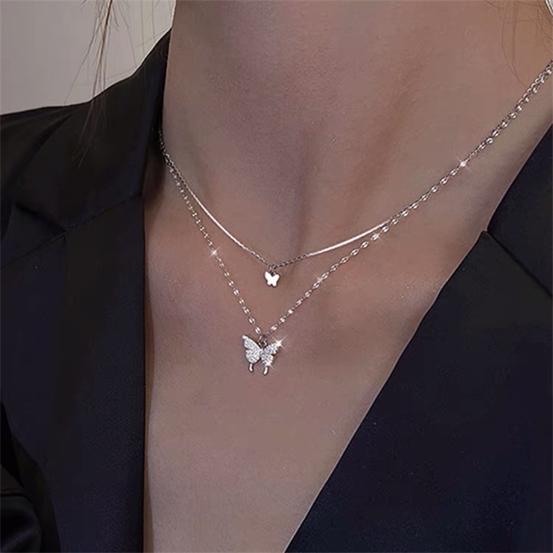 Kalung Double Layer Dengan Liontin Butterfly Aksen Berlian Untuk Wanita