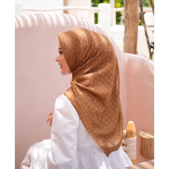 preloved scarf / preloved wearing klamby / preloved scarf wearing klamby / preloved nadjani / prelov