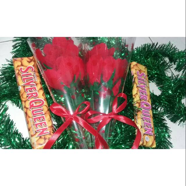 Paket 3 Buket Bunga Mawar 2 Buket Plus 2 Coklat Silver Queen Spesial Wisuda Valentine Murah Meriah Shopee Indonesia