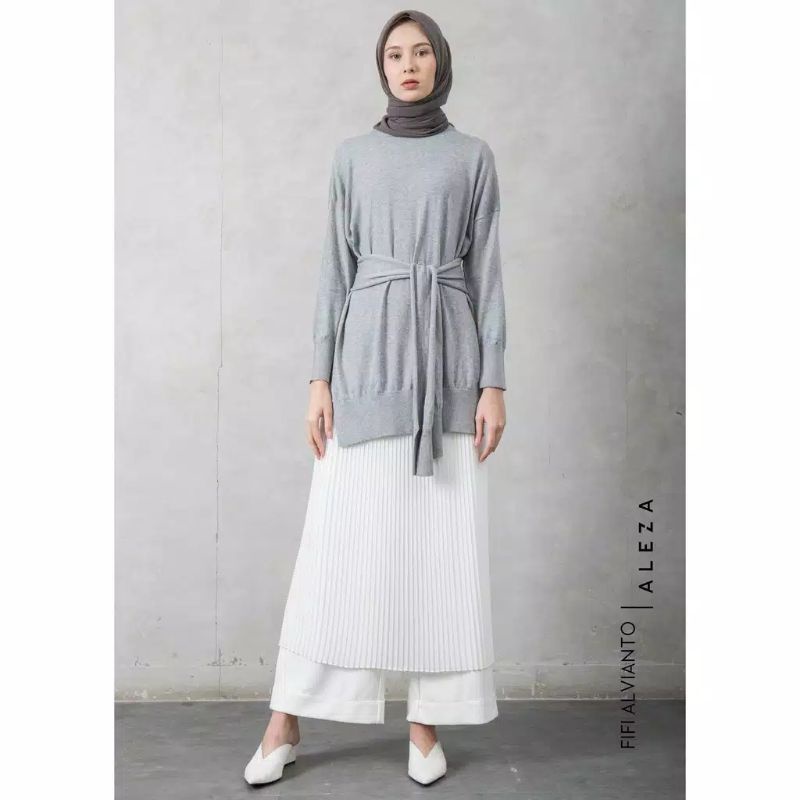 NEW Aleza label sweater