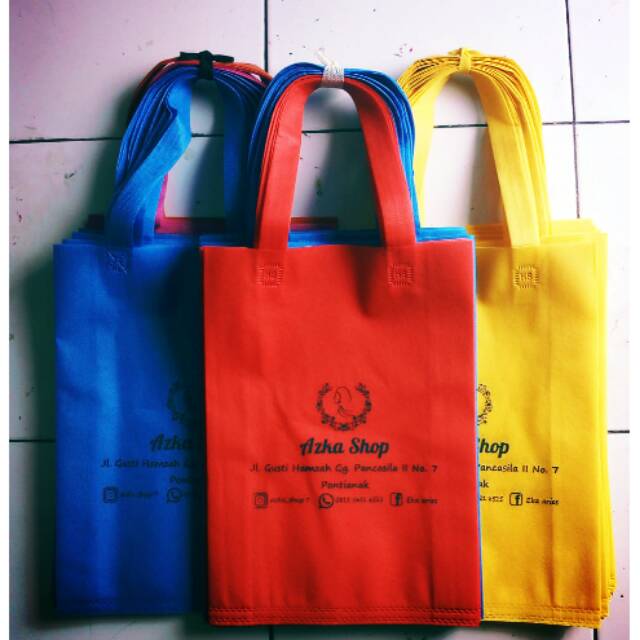 

Tas goodiebag dan jasa sablonan nya 2 sisi satu warna minimal order 100