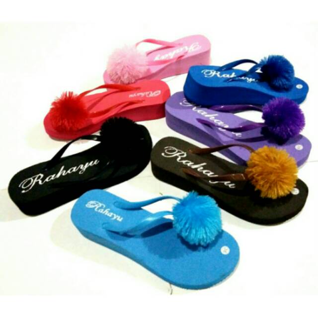 Wedges wanita pompom