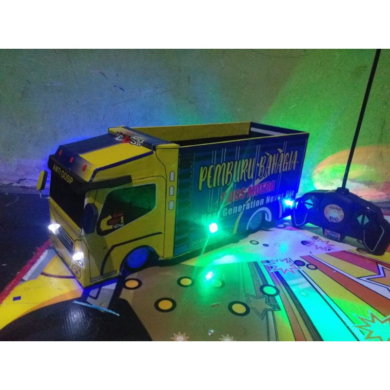 Miniatur Truk Remot kontrol Bos Muda pemburu Bahagia