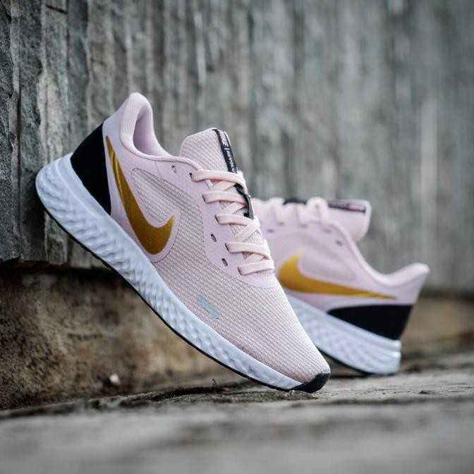 sepatu nike revolution 5 pink gold original sneakers wanita