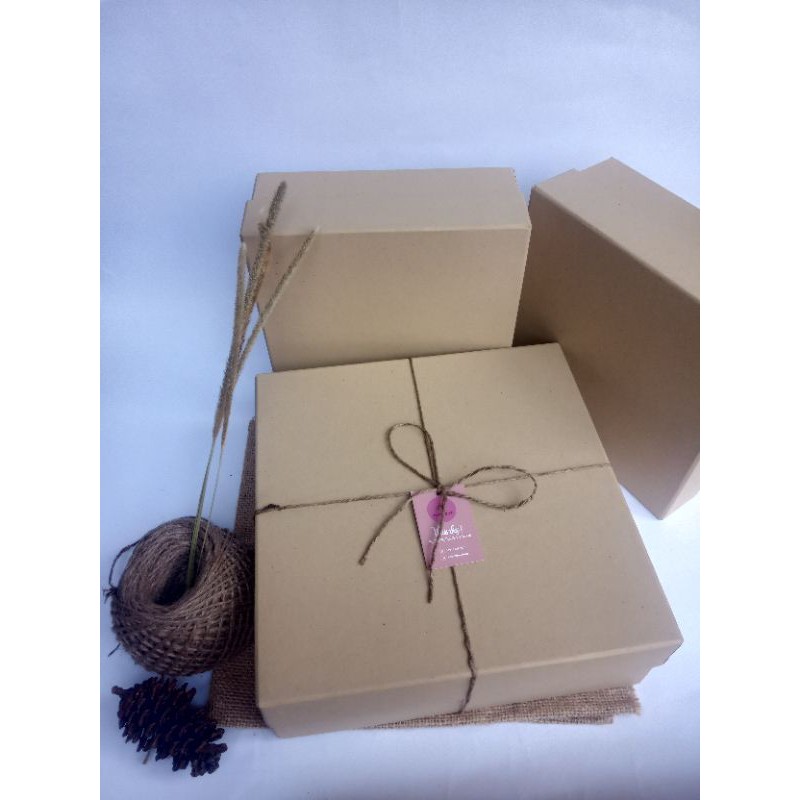 

Hardbox/kotak kado/gift box polos ukuran 25x25x8