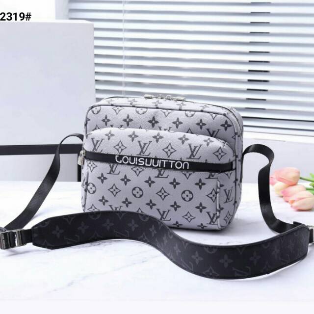 Lv Louis Vuitton Kim Jones Massager Bag F2319