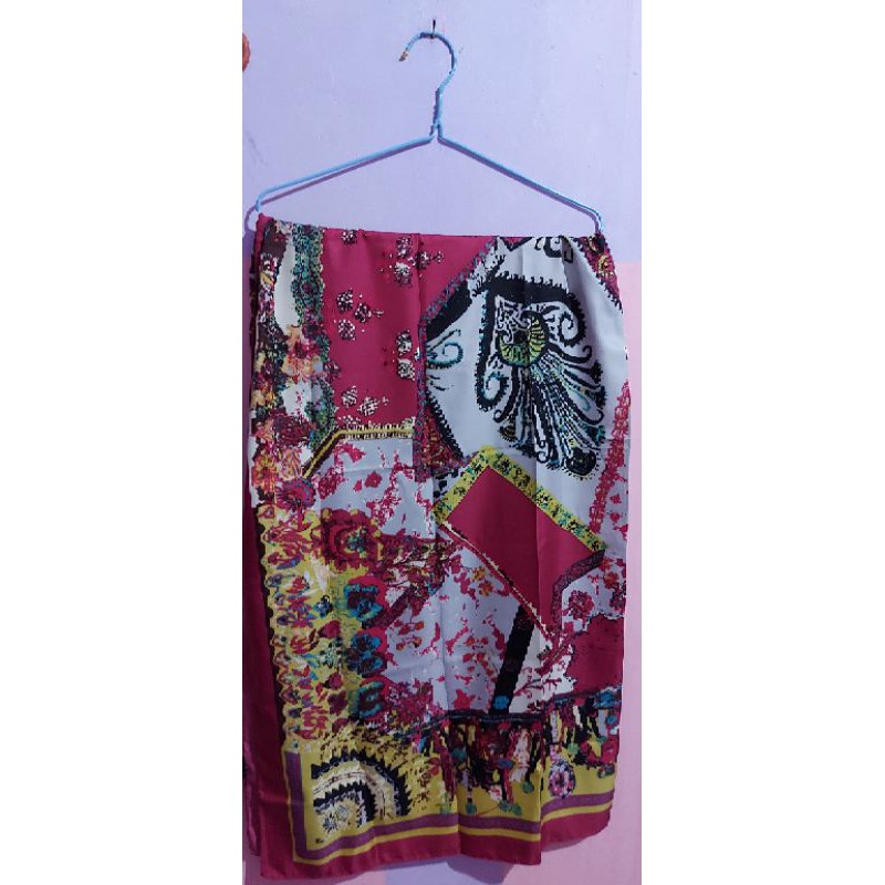 PRELOVED HIJAB SATIN SEGI EMPAT CORAK CORAK