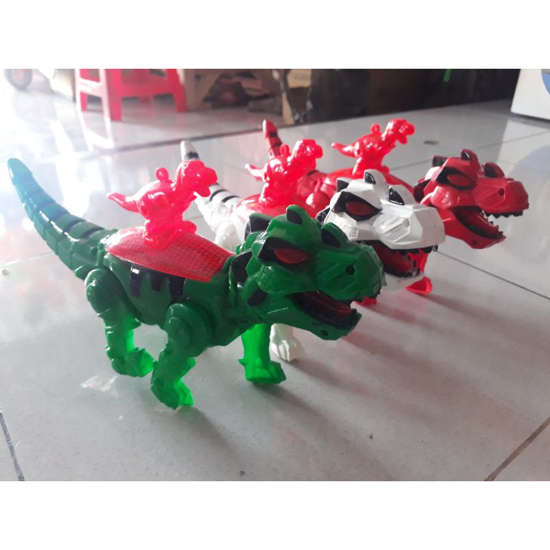 mainan dinosaurus tirex bisa jalan sendiri
