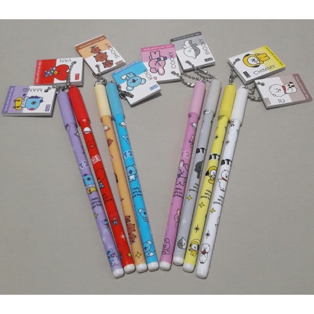 

NOOGAA - PULPEN + BANDUL MINI NOTE BOOK BT21 J11 TINTA GEL / PEN & NOTE