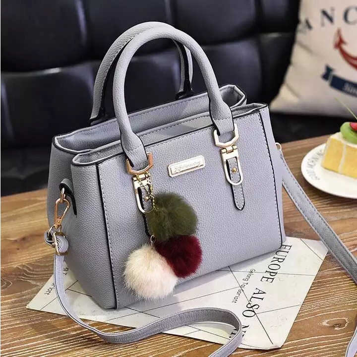 Top Hanle Bag terbaru 2022/ Tas selempang wanita terbaru kekinian/ tas selempang wanita import ori/ tas selempang wanita import terbaru/ tas selempang wanita import batam/ tas selempang wanita kondangan/ tas kondangan/ tas mewah murah/ tas ibu ibu