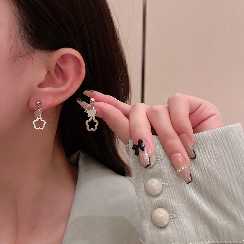 Anting Tusuk Motif Bunga Hollow Simple Untuk Wanita