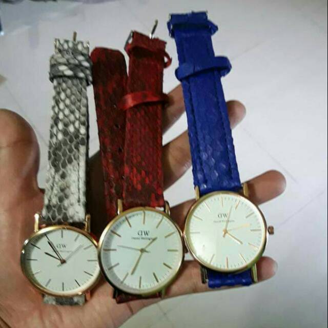 JAM KULIT ULAR aigner