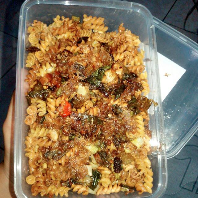 

MAKARONI UNTIR TOPING SAMBAL BENYEK MIX SAMBAL RICA-RICA