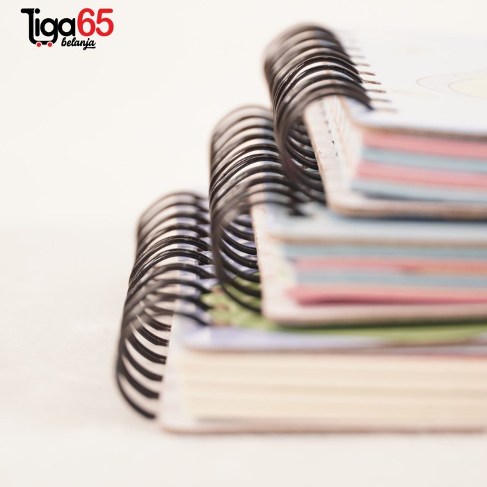 

Hemat 365 Loose Leaf Buku Note Book Spiral Pembatas A6/Ring Book Xq80K-1329 Hemat