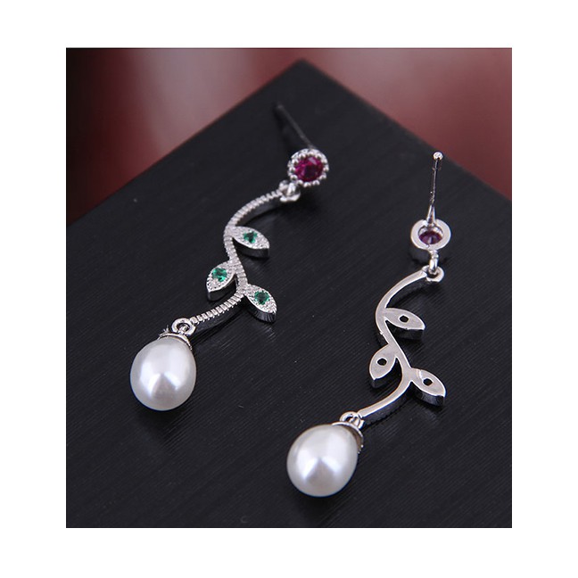 LRC Anting Tusuk Fashion Silver Zirconium Leaf Pearl Stud Earrings A59487