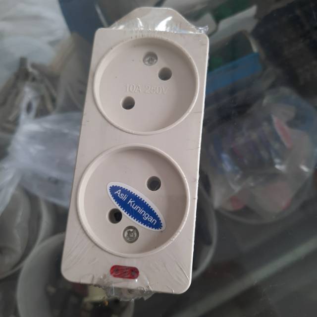 Terminal stop kontak 2 lubang kuningan tempel gepeng