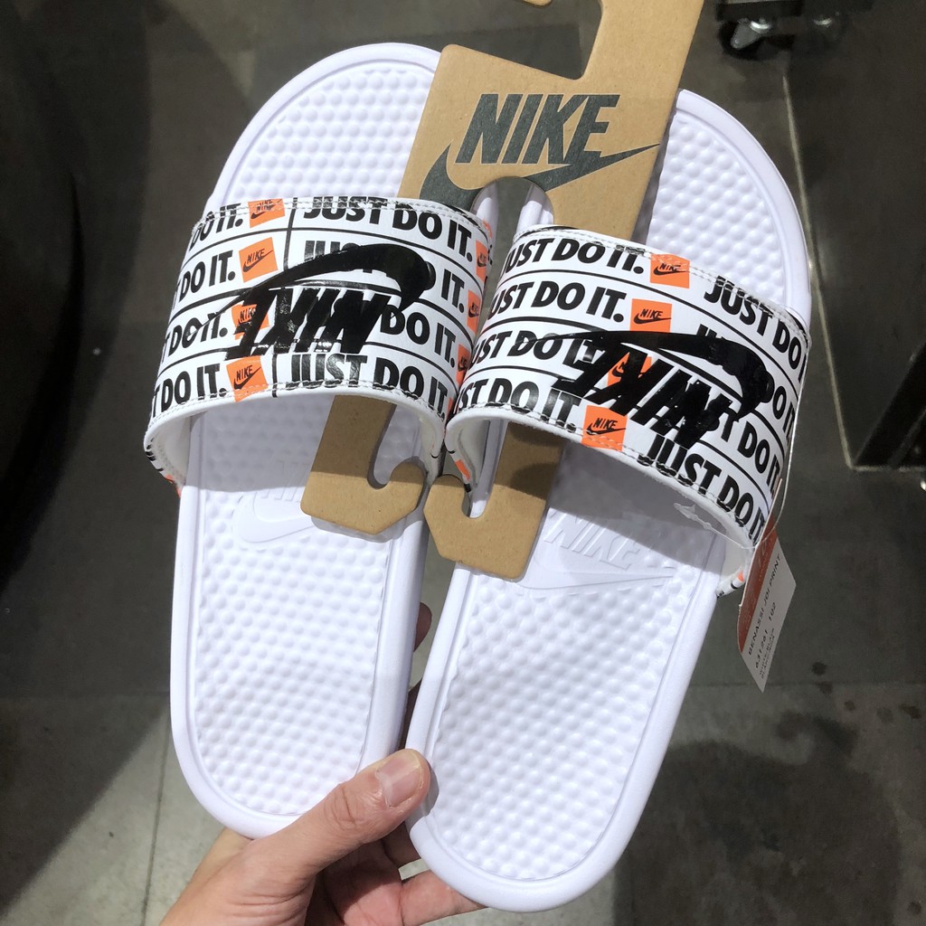  Sandal  Selop  Desain Nike Benassi Jdi Warna  Putih  631261 
