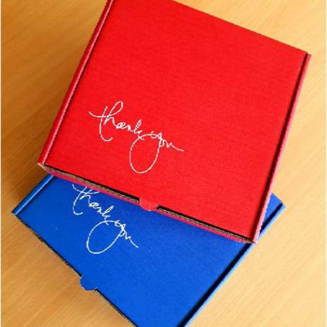 

Kardus Pizza 21x21x4,5 cm LS Karton/Polos/Hampers/Baju die cuti