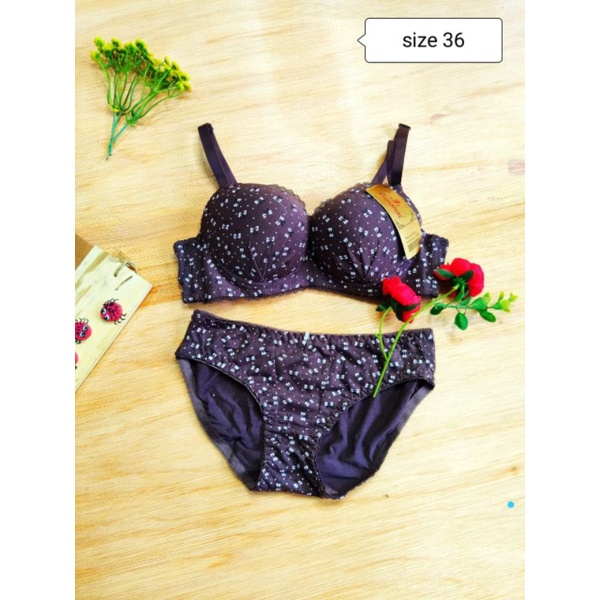 1 Set Celana Dalam dan BH