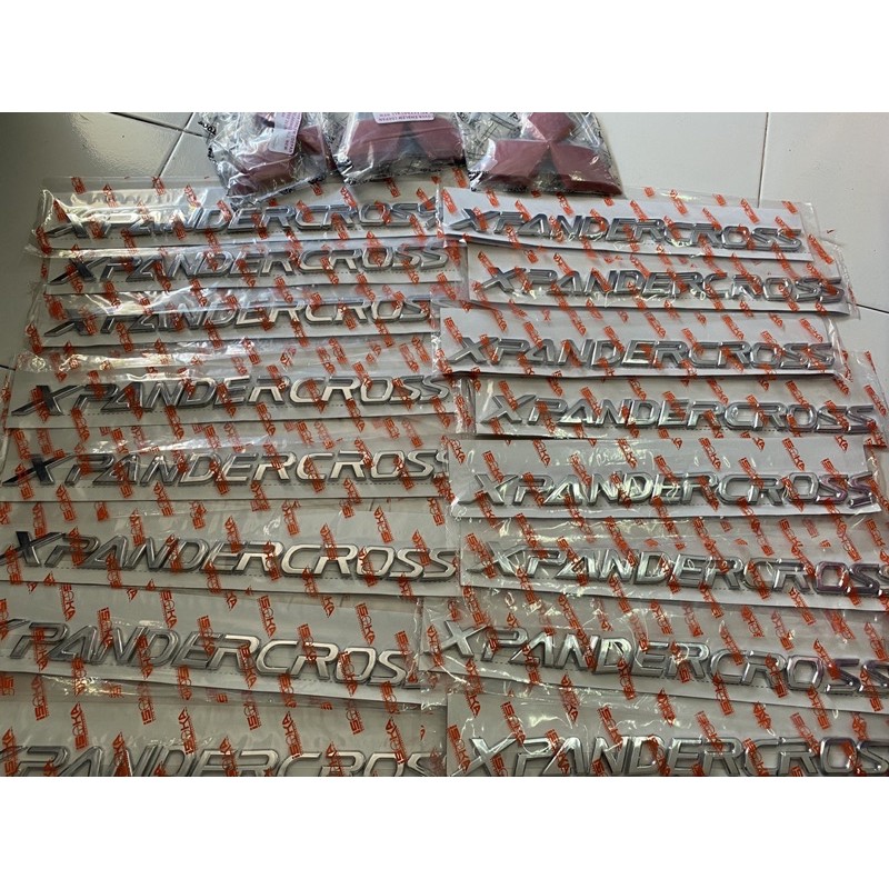 logo emblem kap mesin xpander cross fresh original tebal isoka noona variasi mobil