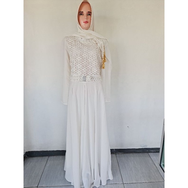 dress cantik warna putih