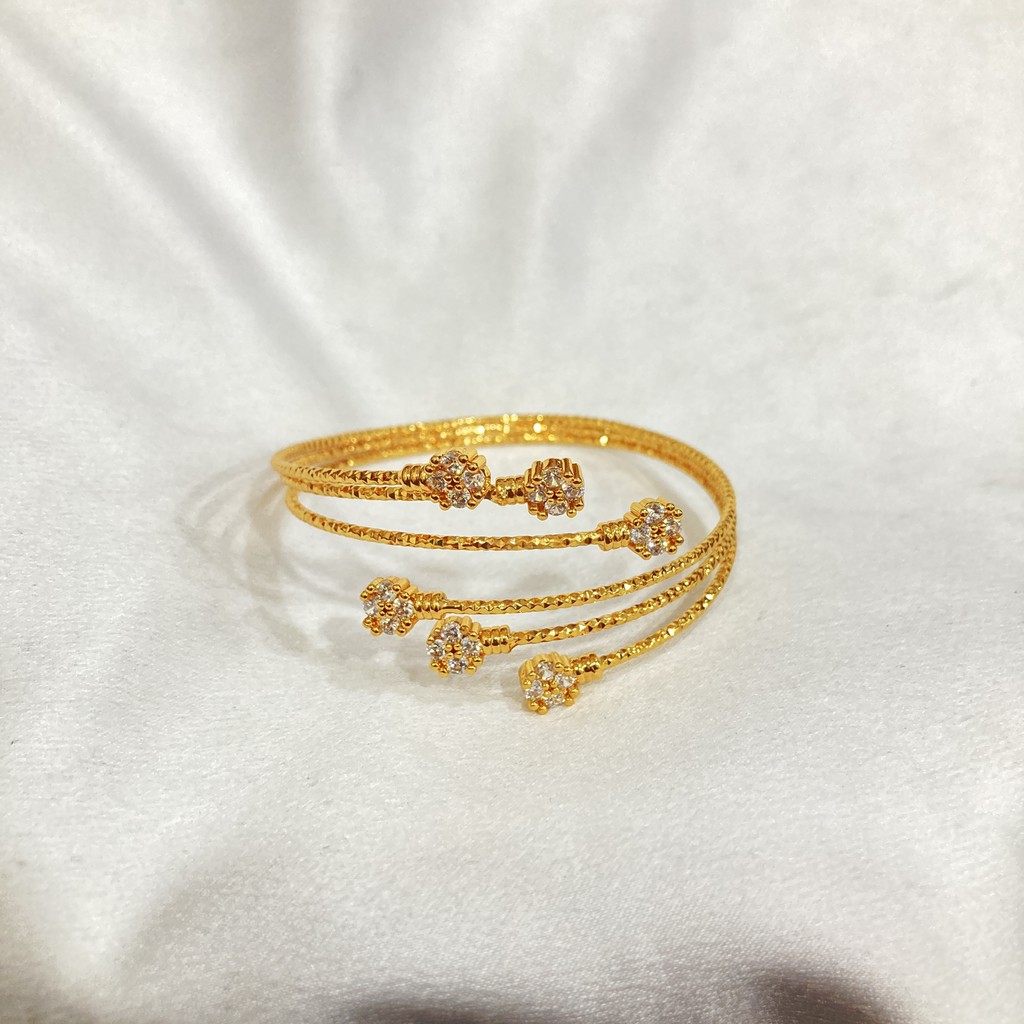 Gelang Cuff Wanita Flexible Motif Bunga Permata Lapis Emas Aksesoris Fashion GLE78