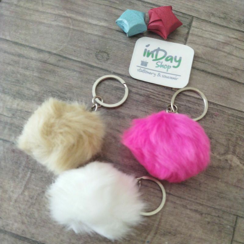 Gantungan Kunci Pom-Pom | INDAY SHOP