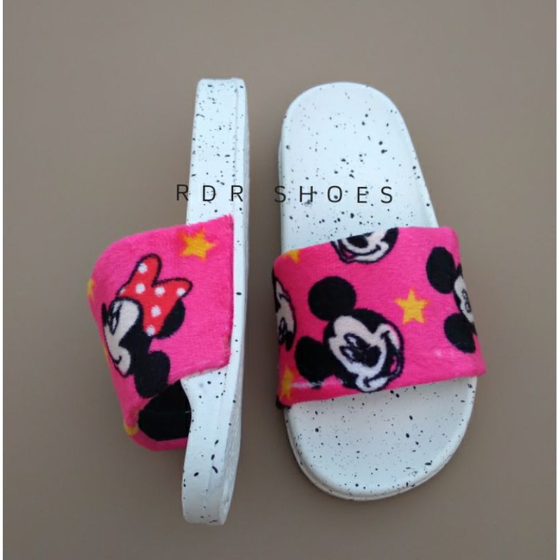 RDR sandal bulu mickey bisa couple ibu anak