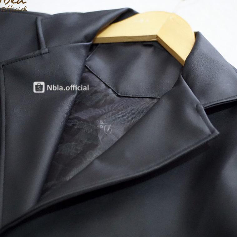 Blazer Crop Kulit Sintetis Blazer Crop Jaket Hitam Wanita Jaket Crop Hitam Blazer Crop Wanita Blezer