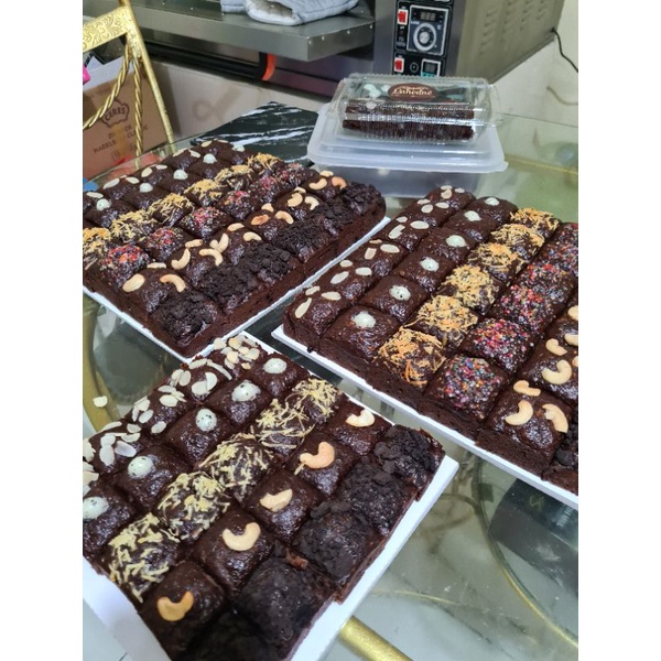

Cakey Banana Brownies (sekat)