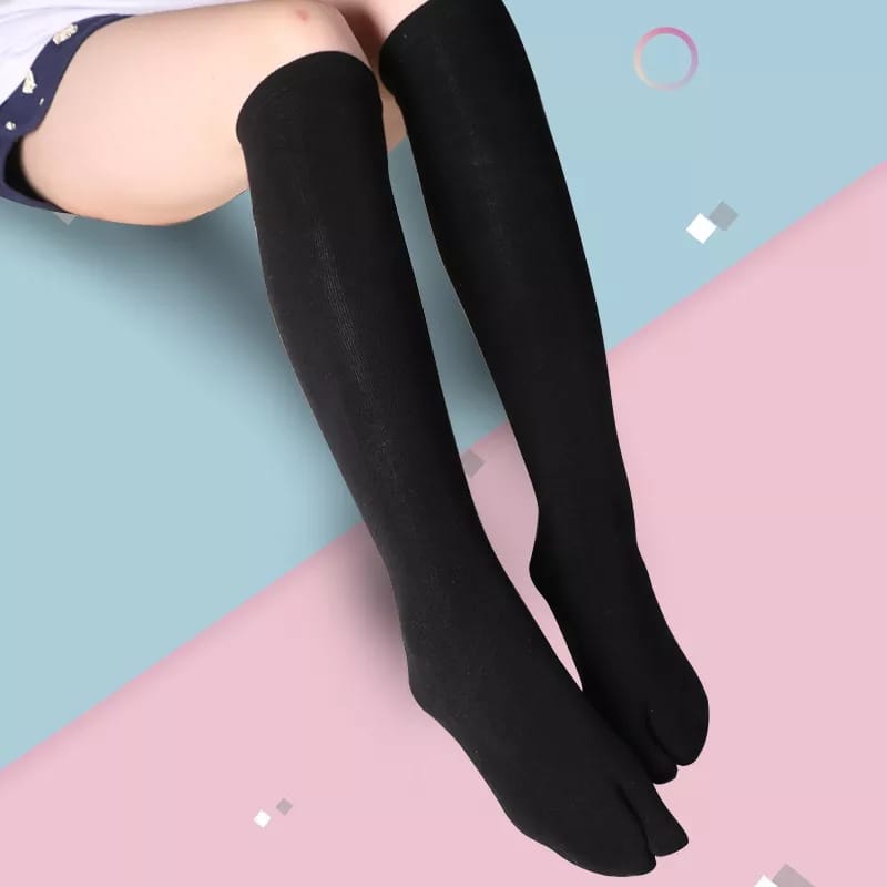 Kaus Kaki Jempol Panjang Selutut Dengan Garis Strip Hitam Putih Kaos Kaki Wanita