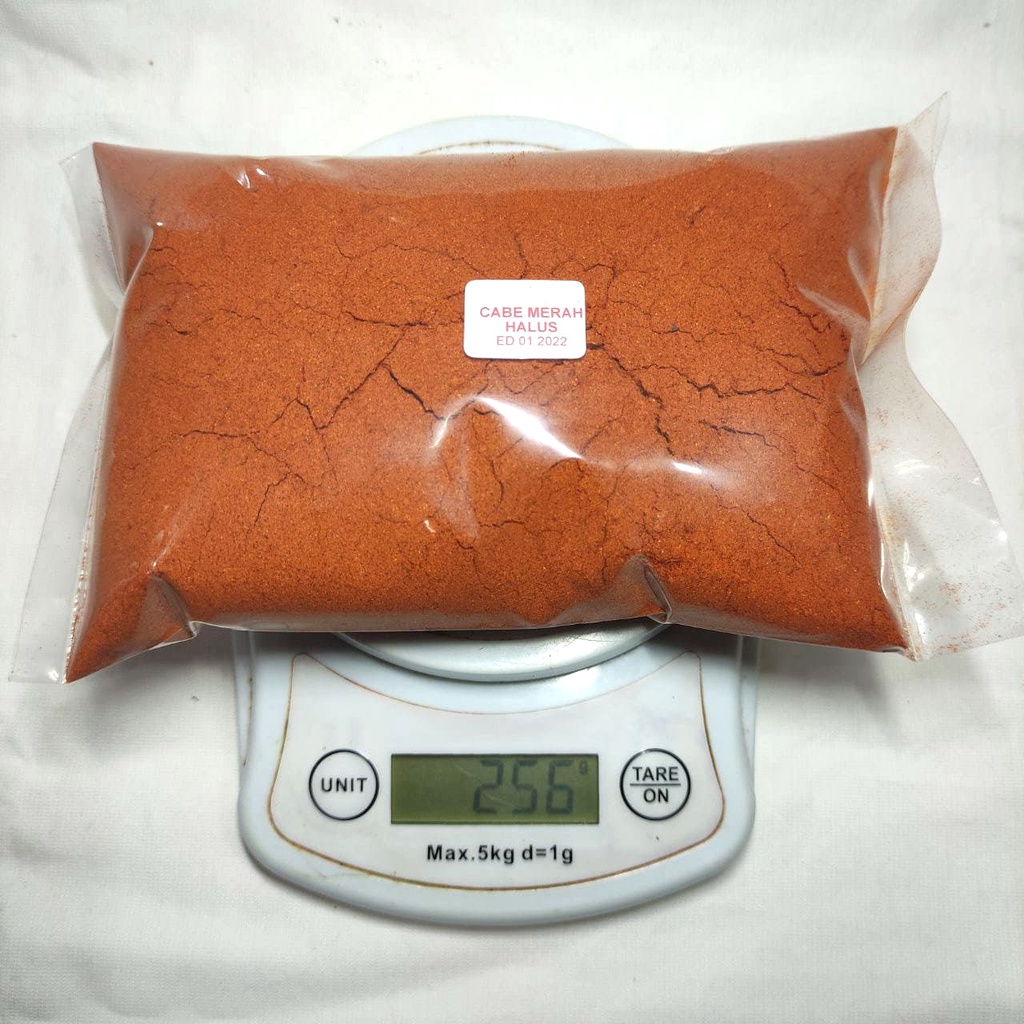 

CABE MERAH HALUS BUBUK 250 GRAM, BUBUK CABAI MURNI YANG TERBUAT DARI CABAI KERING YANG DIHALUSKAN TANPA TAMBAHAN BUMBU APAPUN. RASA YANG DIHASILKAN NETRAL HANYA PEDAS CABAI. PRODUK INI SUDAH MATANG BISA LANGSUNG DI TABUR DI SNACK / MAKANAN.