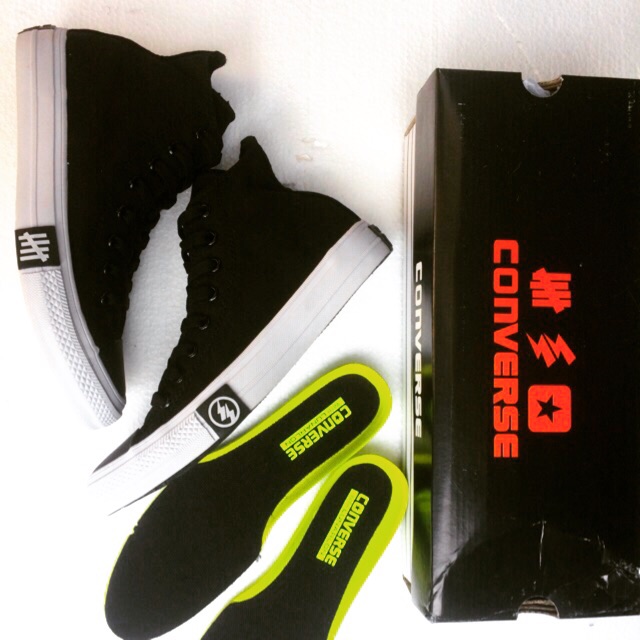 Converse undefeated | converse tinggi | converse flash | converse hitam tinggi | sepatu murah