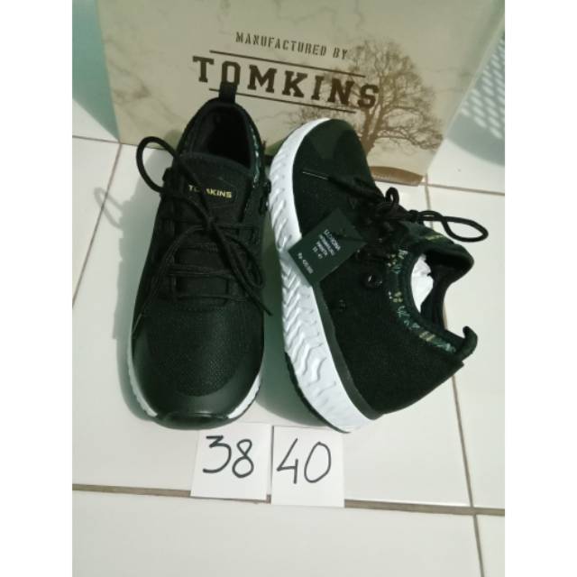 Sepatu tomkins LLORONA