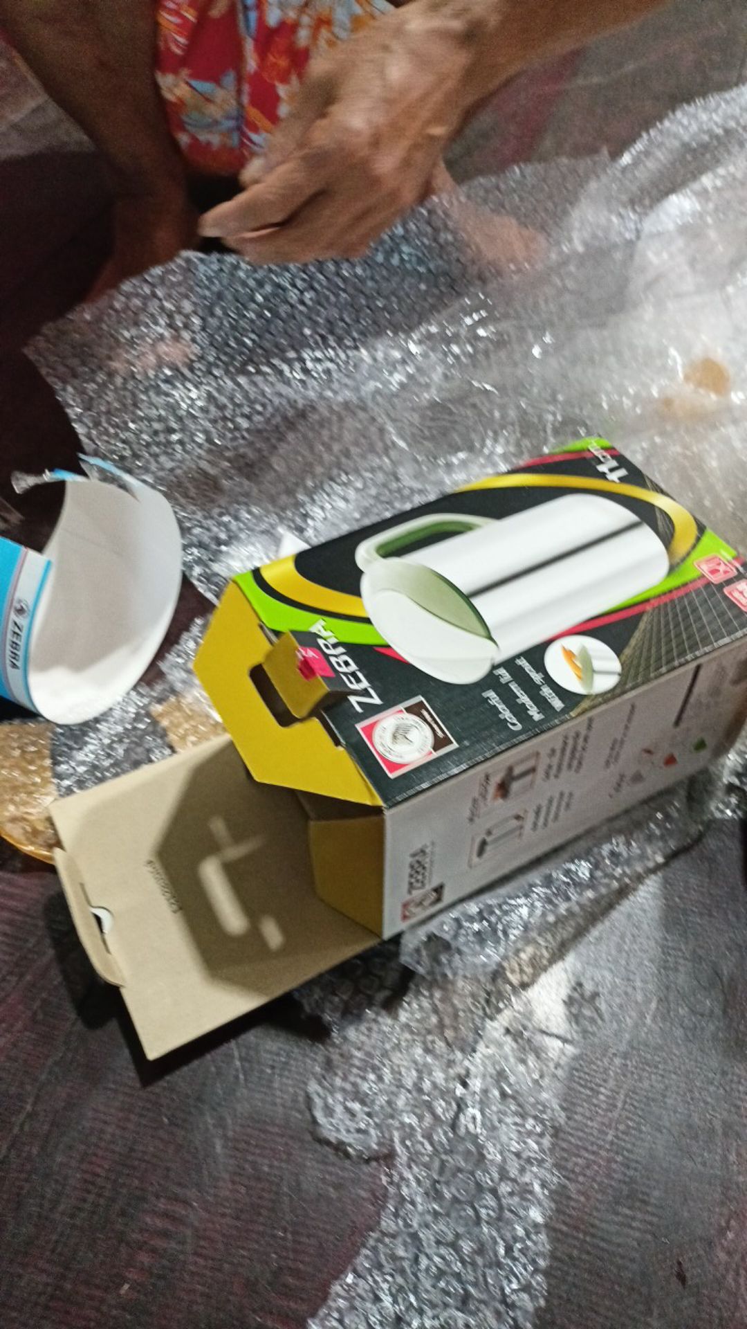 Teko Air Panas Dan Dingin Zebra Water Jug Zelect 115028 (00230.00107)