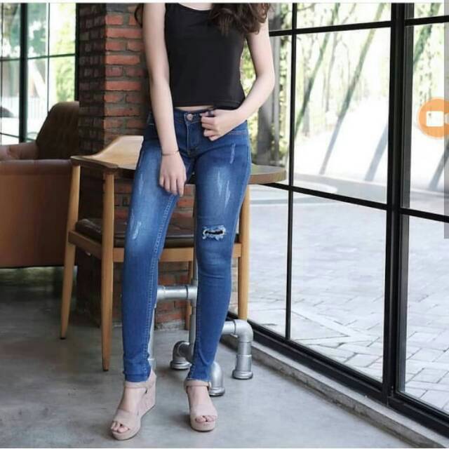 CELANA RIPPED JEANS WANITA LV 692