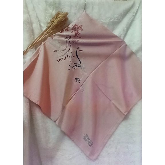 Hijab/Kerudung Segi 4 Silk Olivia Motif Batik by Umama