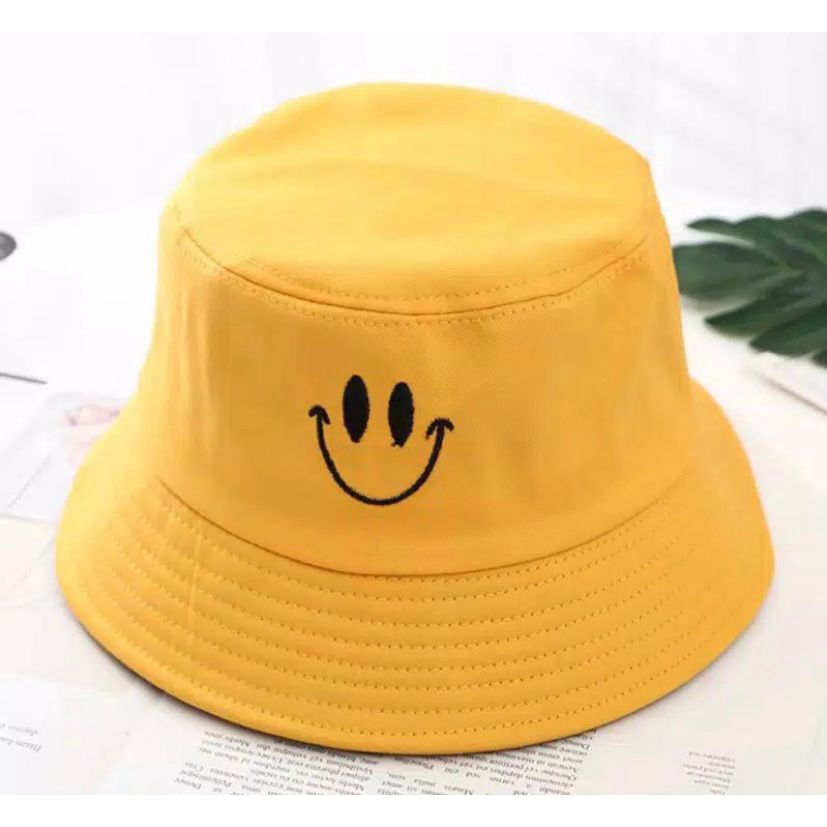 Trendy Topi bucket atau buckethat motif bordir smile