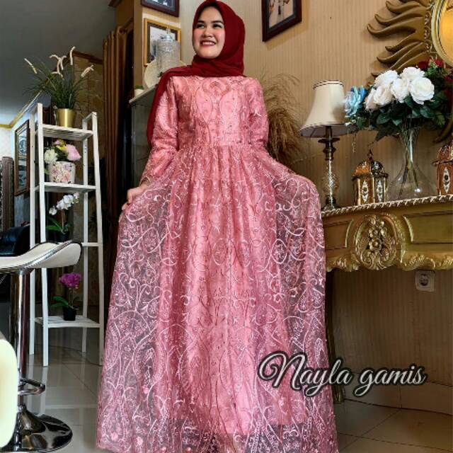 NAYLA GAMIS