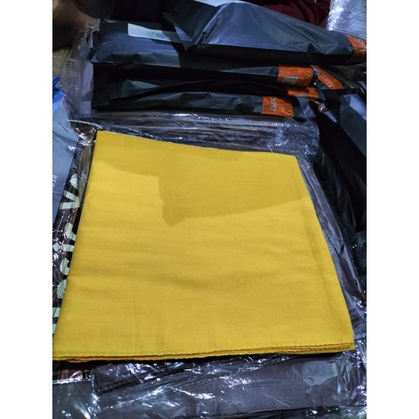 jilbab umama basic voal part 2/segi empat umama basic voal-Kuning Kenari