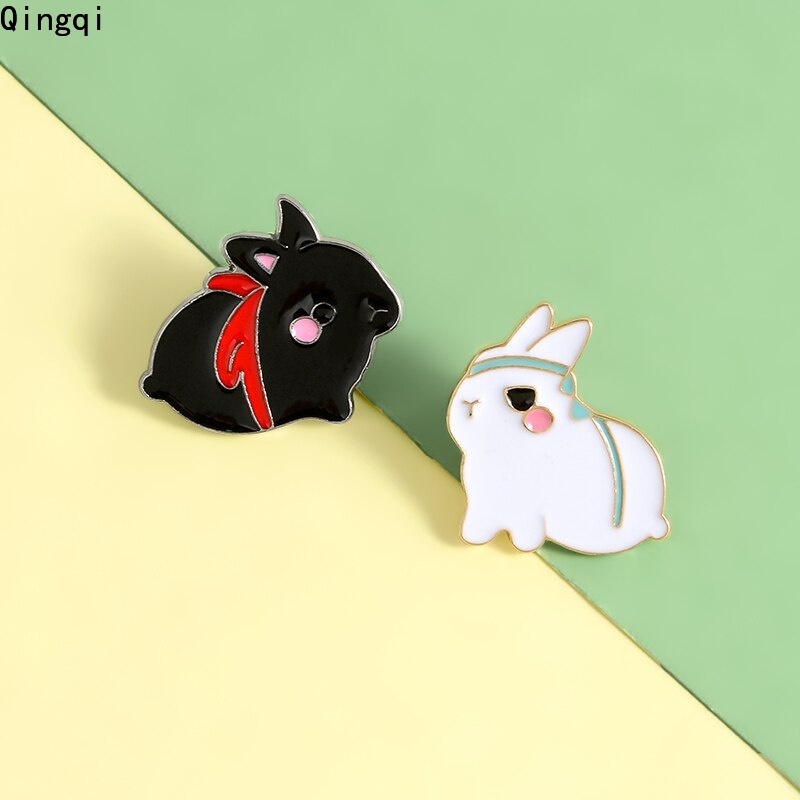 Bros Pin Enamel Bentuk Kartun Hewan Kelinci Warna Hitam Putih Untuk Hadiah