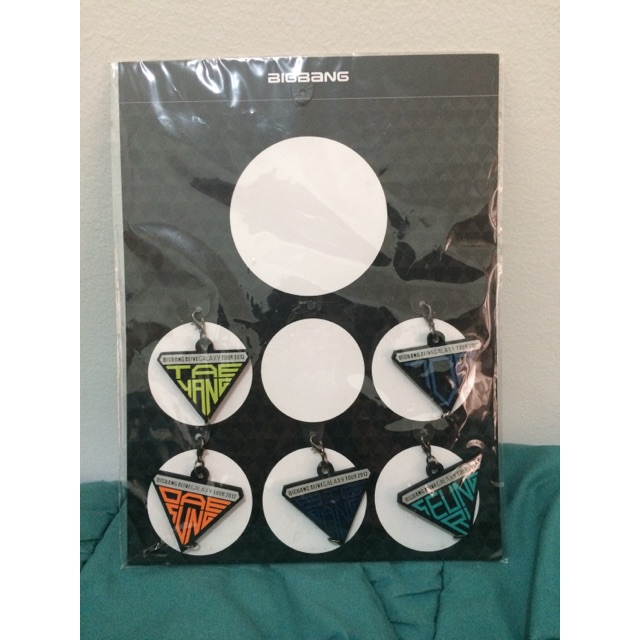 BIGBANG ALIVE TOUR OFFICIAL MERCHANDISE "KEYCHAINS"