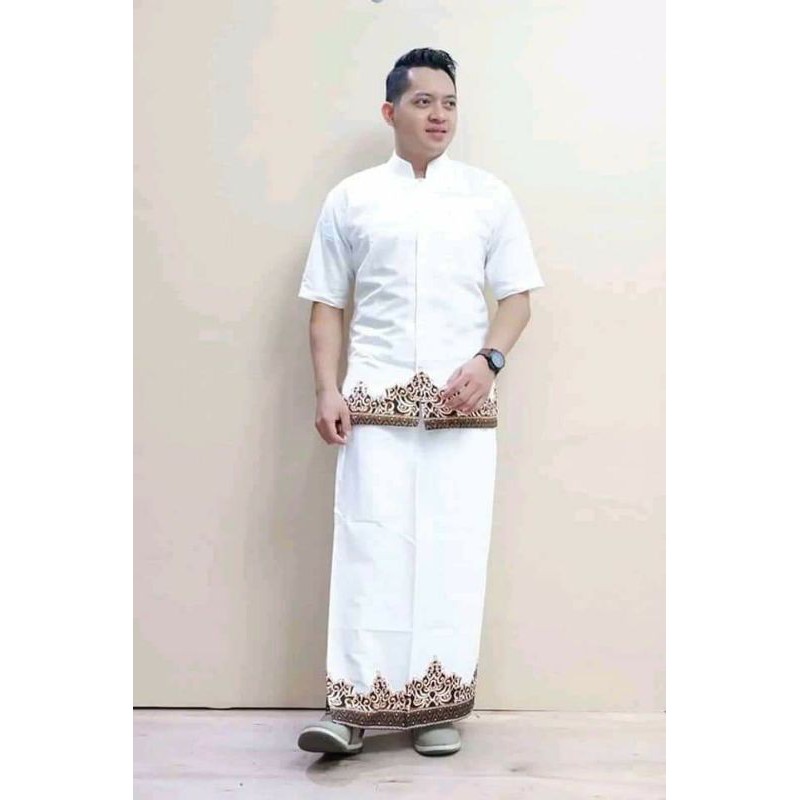 sarung batik motif tumpal putih