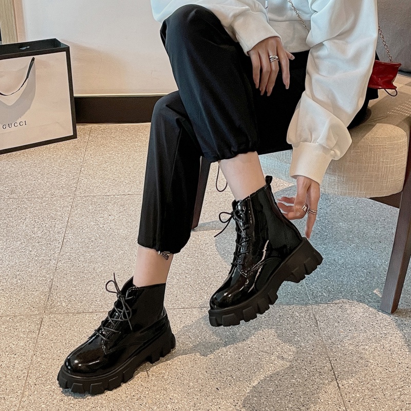 Sepatu bersol tebal JK Jepang renda hitam high-top Martin boots wanita Tinggi tumit 5 cm