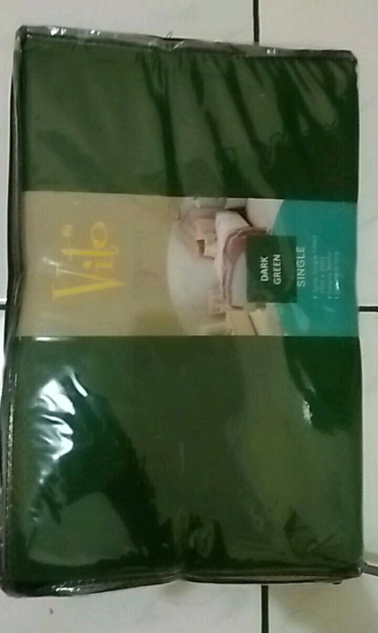 Vito-sprei Polos Single120x200x20 White Putih Abu Hitam Peach Salem Tosca Merah Burgundy Maroon Navy