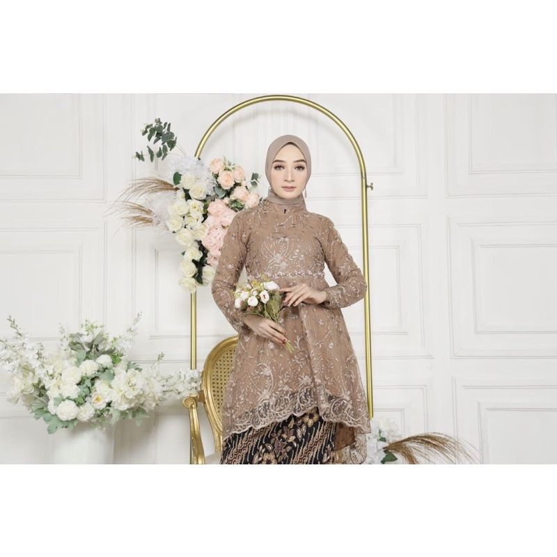 Permata Olshop / Kebaya Lesty Kejora SC / Aurora Tulle Modern / Kebaya Wisuda Kekinian / Kebaya Elegant / Kebaya Tunik Modern / Bridesmaid / Kebaya Payet