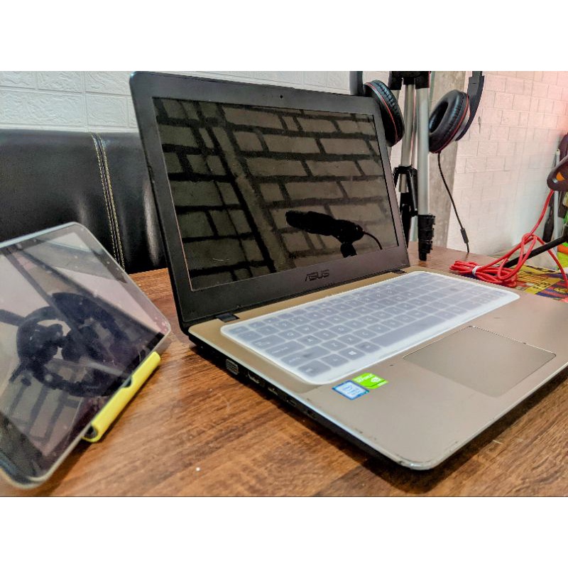 Laptop Asus Core i5 Gen8, 12 GB Ram, 256 SSD + 1 TB HDD, NVIDIA 930MX