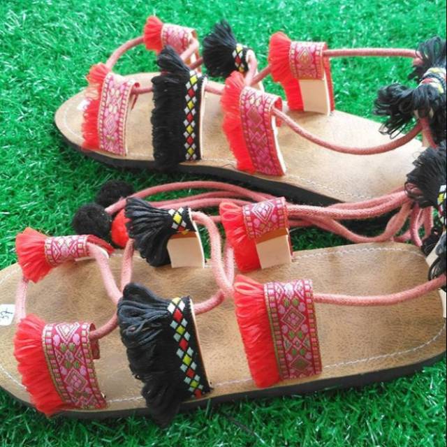sandal tali lilit merah hitam