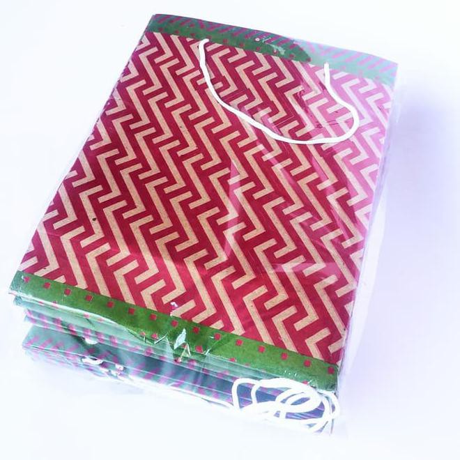 

Februari Maniss Paper Bag Motif Zigzag / Tas Kertas / Shopping Bag Kode 933