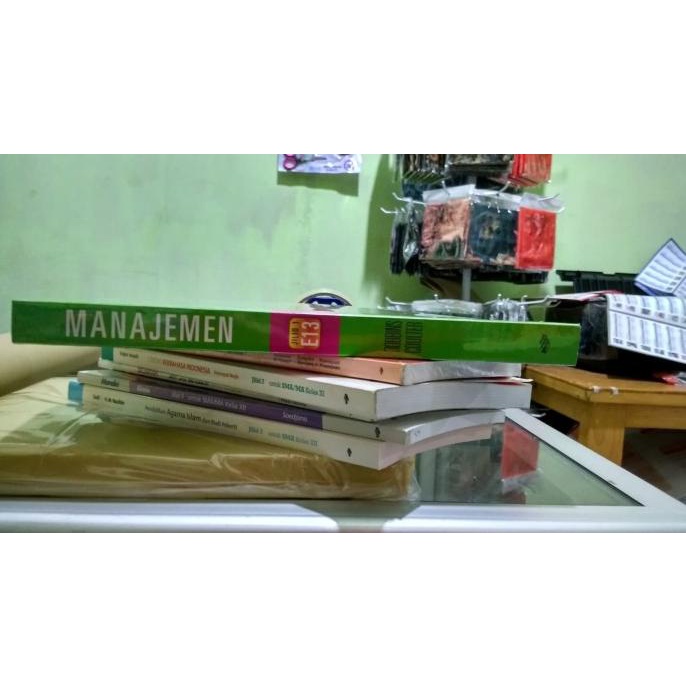 

ORIGINAL MANAJEMEN ROBBINS COULTER JILID 1 EDISI 13 ERLANGGA